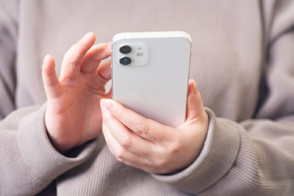 鋸山の混雑情報をスマホで調べるイメージ