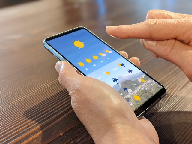 天気予報をチェックするイメージ